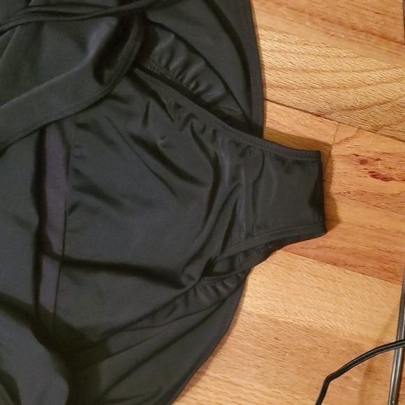 𝅺Maternity Liz Lange Maternity Swimsuit for Target Size Maternity - Picture 4 of 7